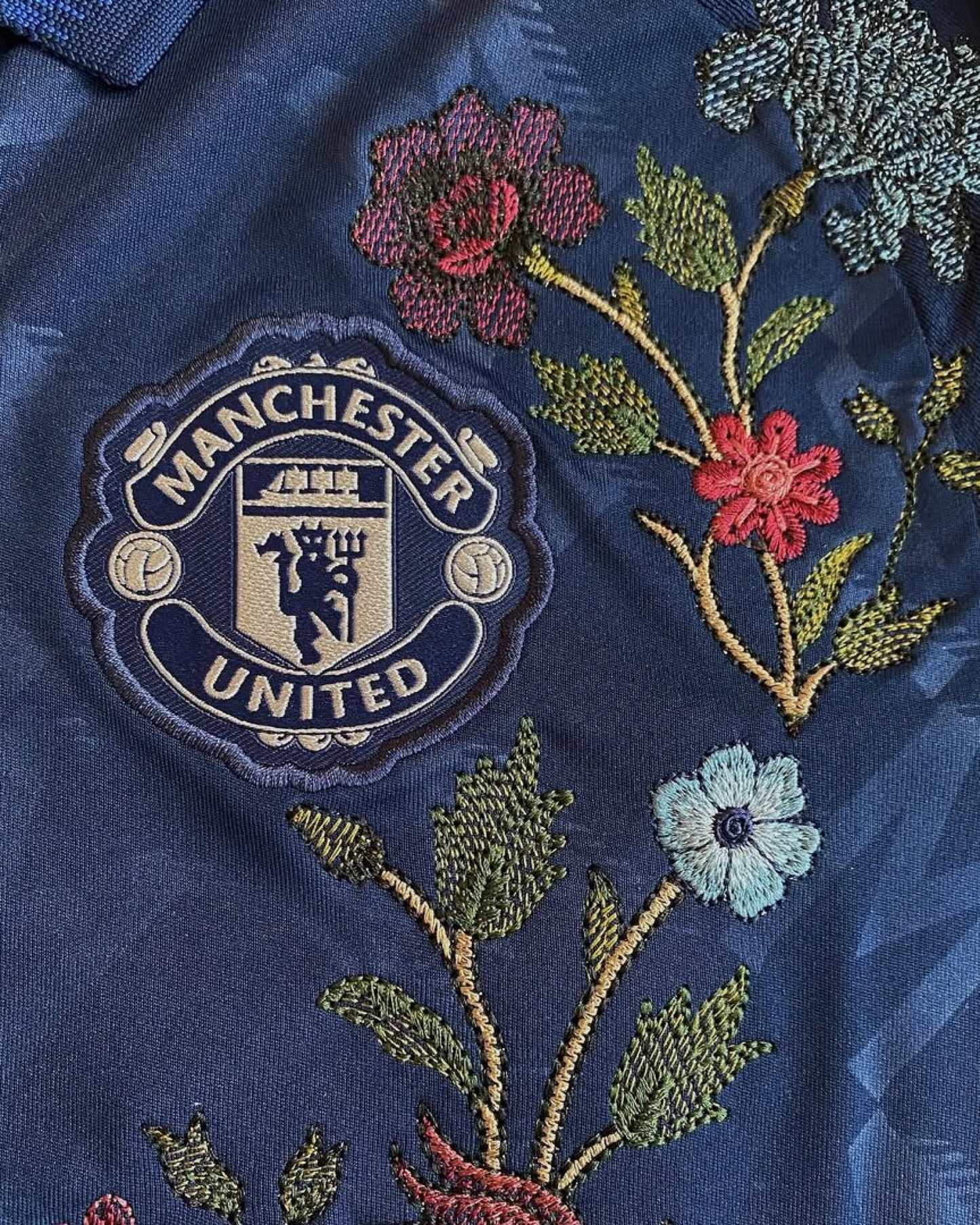 MANCHESTER UNITED X FLOWERS